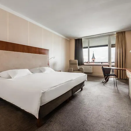 Eurostars Uhotel فندق