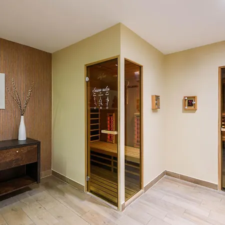 מלון Eurostars Uhotel