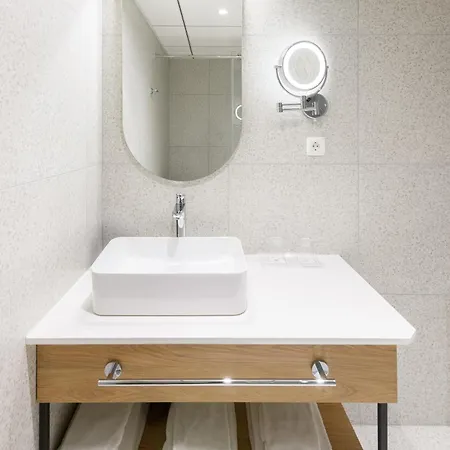 מלון Eurostars Uhotel 4*