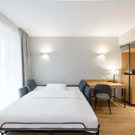 فندق Eurostars Uhotel