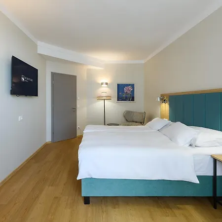 Eurostars Uhotel Otel 4*