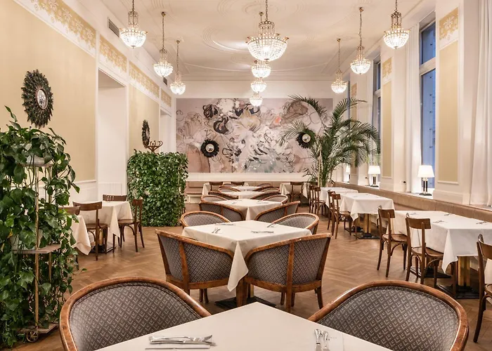 فندق Eurostars Uhotel 4*