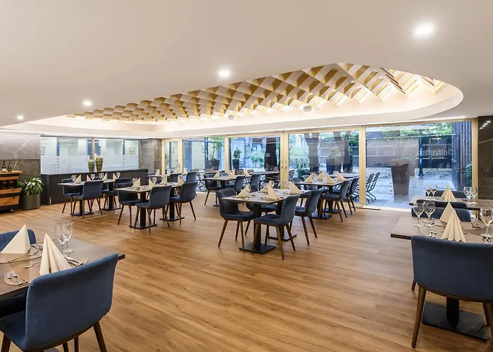 Eurostars Uhotel فندق